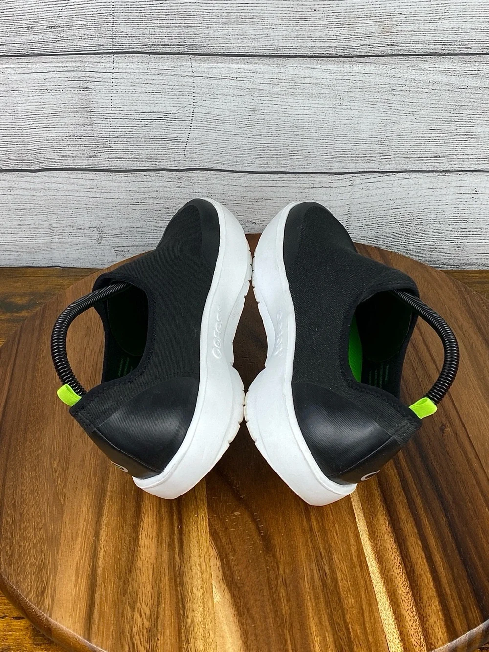 OOFOS OOmg eeZee Low Slip On Black White Recovery Comfort Shoes Women’s Size 9